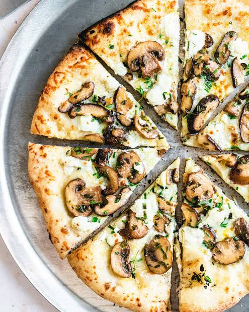 butter garlic mushrrom pizza